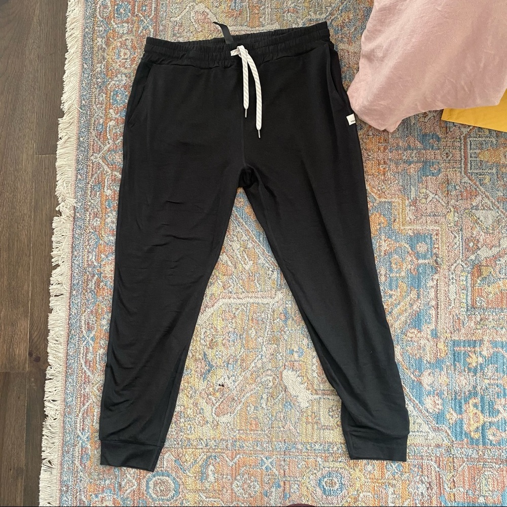 Vuori Performance Jogger in Heather black size M